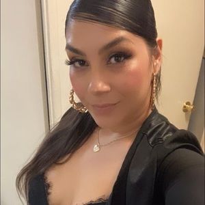 Meet your Posher, Fatima